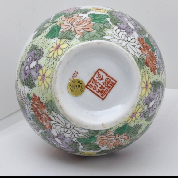 Vintage Chinese Macau Porcelain Vase, Flowers and Butterfly, 8" - Picture 7 of 7